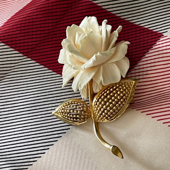Marcel Boucher Signed and Numbered Vintage Gold Plated,  White Rose Brooch - Picture 5 of 12